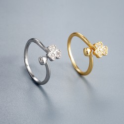 The lucky four-leaf clover diamond-encrusted zircon CZ ring for women in Europe and America is simple, light and luxurious, with a unique and sweet opening design