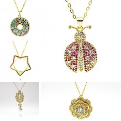 A cute cartoon round plate animal insect pendant necklace studded with diamonds in Europe and America, featuring a seven-spotted ladybug and five-pointed star
