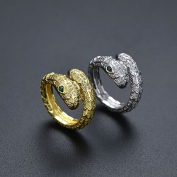 A cold and trendy Instagram ring for both men and women in Europe and America, featuring a single ring with snake scales flashing and a snake head CZ opening
