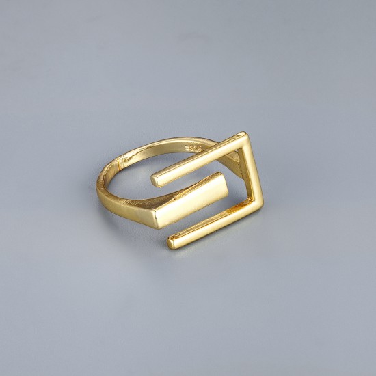 A neutral and cold style open E-letter simple ring with gold and silver hollowed-out rings, featuring a European and American personality design and an ins style A neutral and cold style open E-letter simple ring with gold and silver hollowed-out rings, featuring a European and American personality design and an ins style