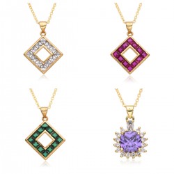 This retro square, hollowed-out green, slightly set zircon copper gold-plated necklace from Japan and South Korea is a trendy and versatile collarbone chain