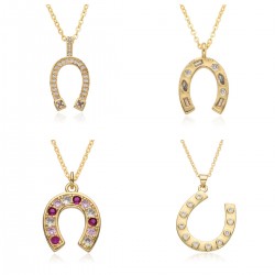 New European and American products in an ins style are selling well on Amazon, featuring fashionable and unique horseshoe print keys for women, 18k pendant necklaces, and are available for reselling